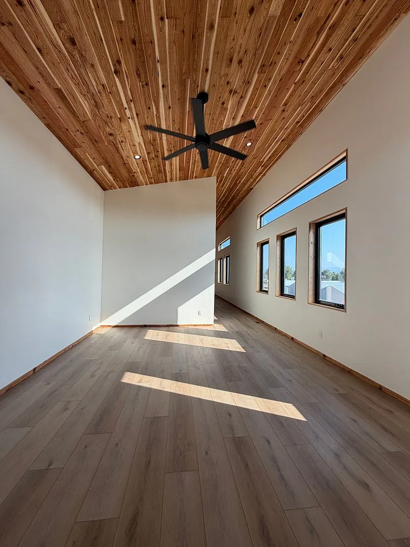 23 Sunset Dr — Photo 1