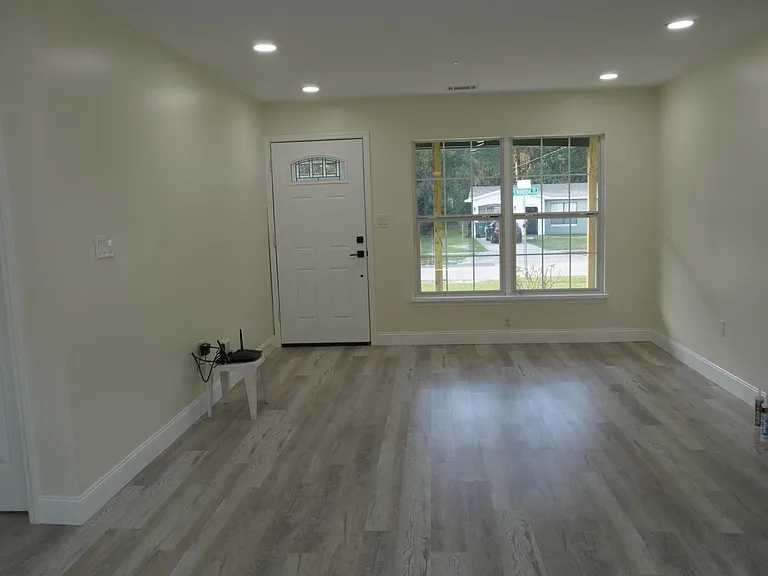1419 Pembrook Dr — Photo 5