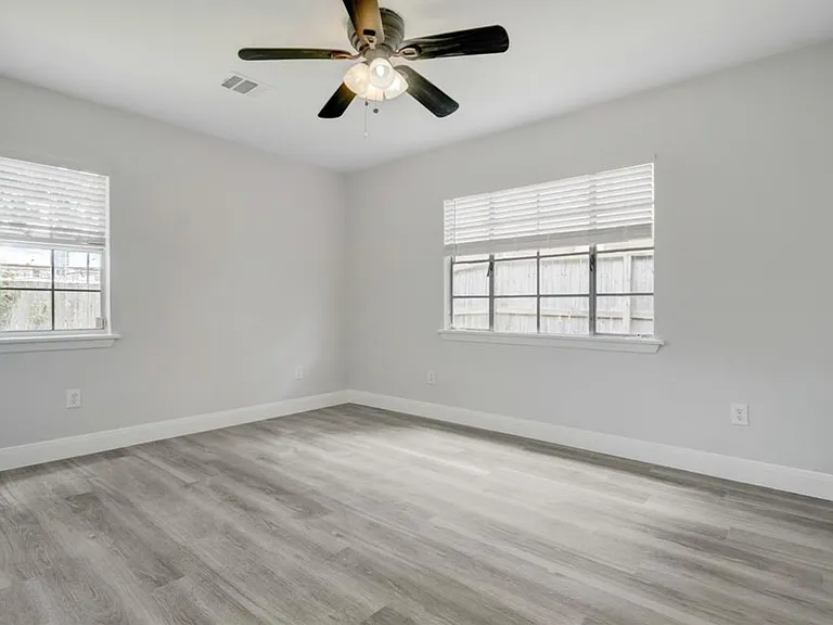4024 Childress St — Photo 5