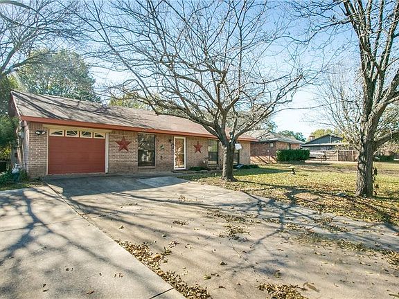 3rd image of 404 Oakwood Cir