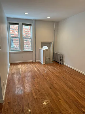 Rented by Halvatzis Realty | media 6