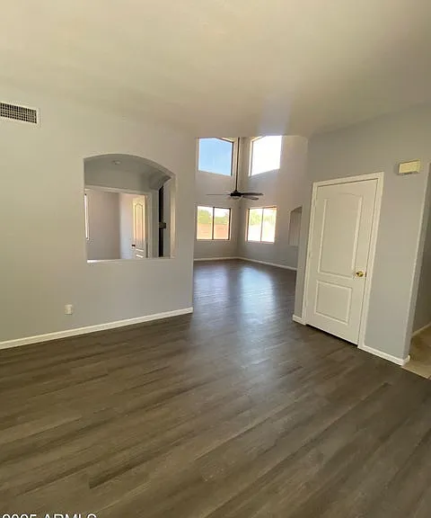 8402 S 48th Dr — Photo 2