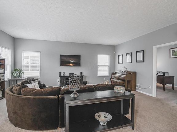 3rd image of 8154 Glenmore Dr