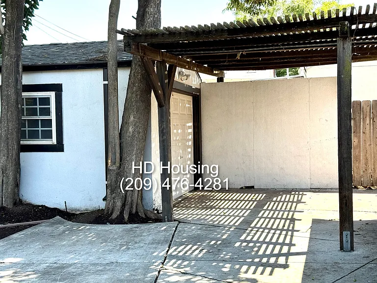 1832 N Berkeley Ave — Photo 17