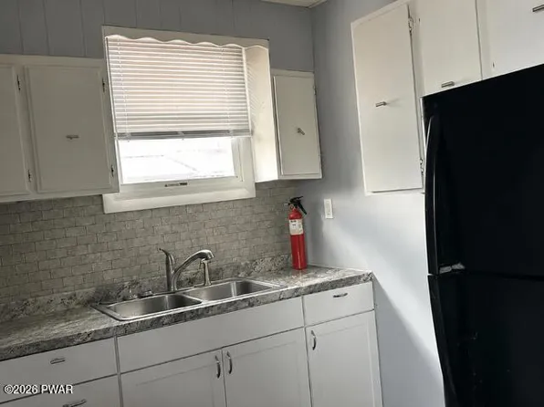 910 Decker St APT 1, Archbald, PA 18403