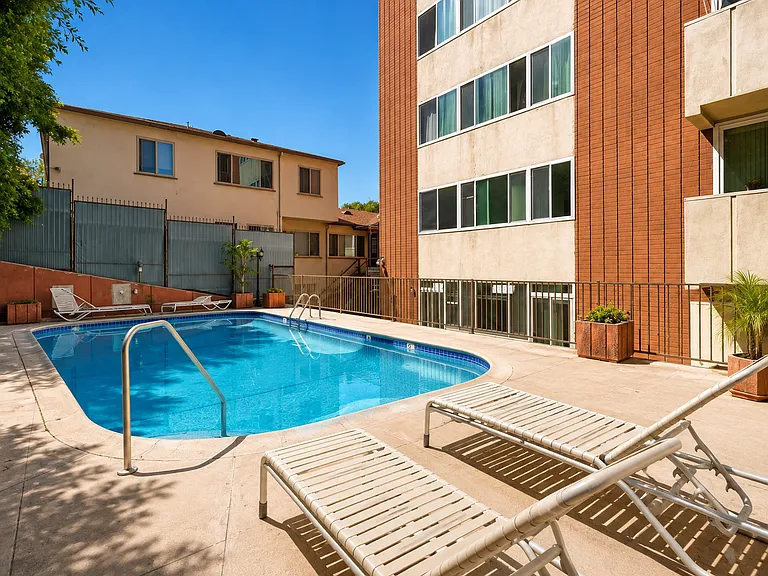 540 Kelton Ave #204 — Photo 11