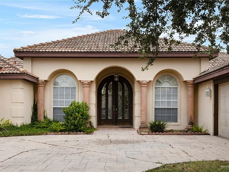 1018 Rio Grande Dr — Photo 2