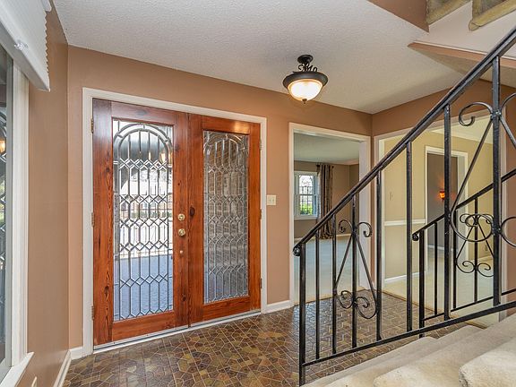 5th image of 2706 Butler Place