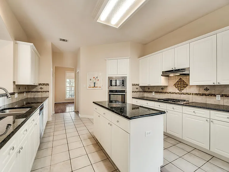 3902 Harlington Ln — Photo 9