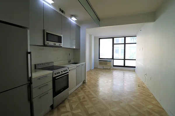 Rented by Akam Sales and Brokerage | media 8