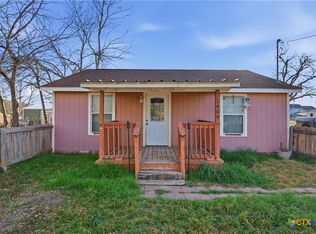 1409 N Heideke St, Seguin, TX 78155