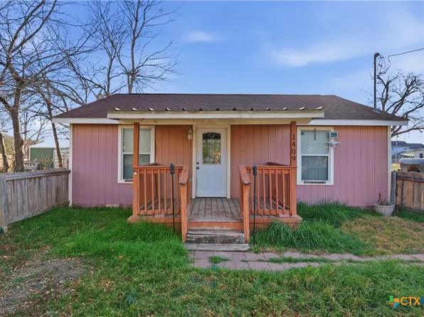 1409 N Heideke St, Seguin, TX 78155