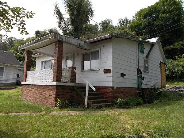 1518 Summit St photo 1