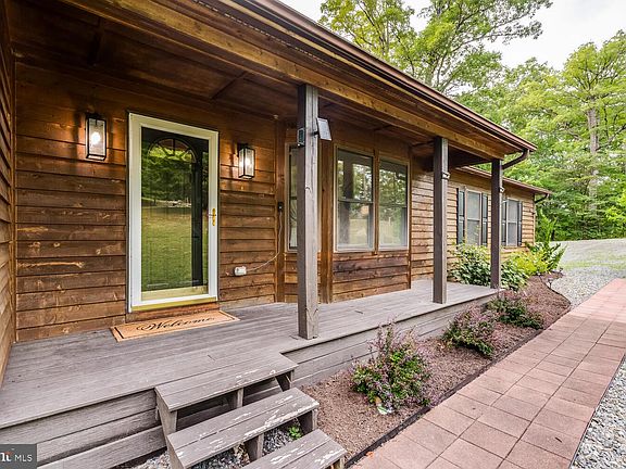3rd image of 540 Lakeside Dr