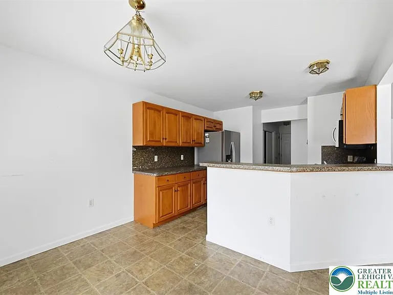 86 Northpark Dr E — Photo 34