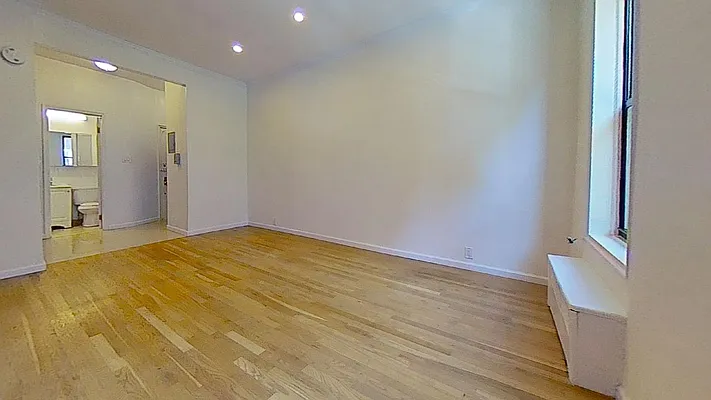 Rented by Bond New York | media 5