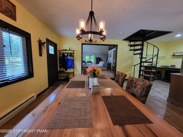 145 Salisbury Rd, Bushkill, PA 18324