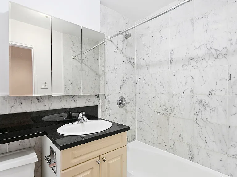 229 E 67th St #1CC — Photo 2