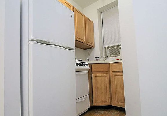 2nd image of 118 E 102nd St #A