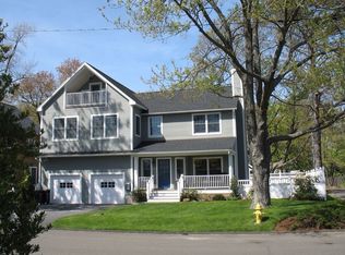 2 Blackstone Dr, Norwalk, CT 06855