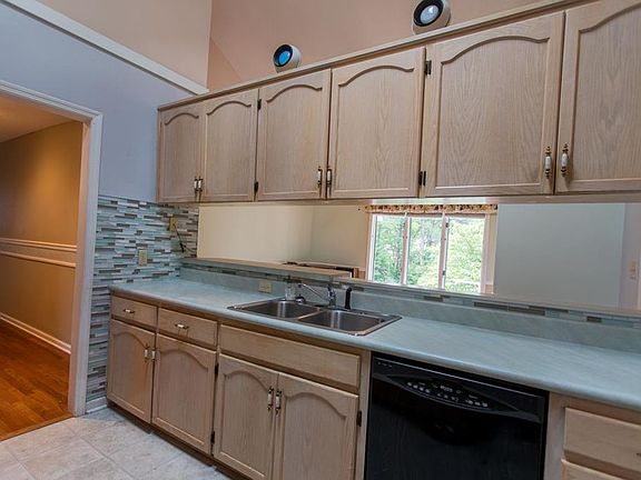 4th image of 3534 Sheffield Ln NE
