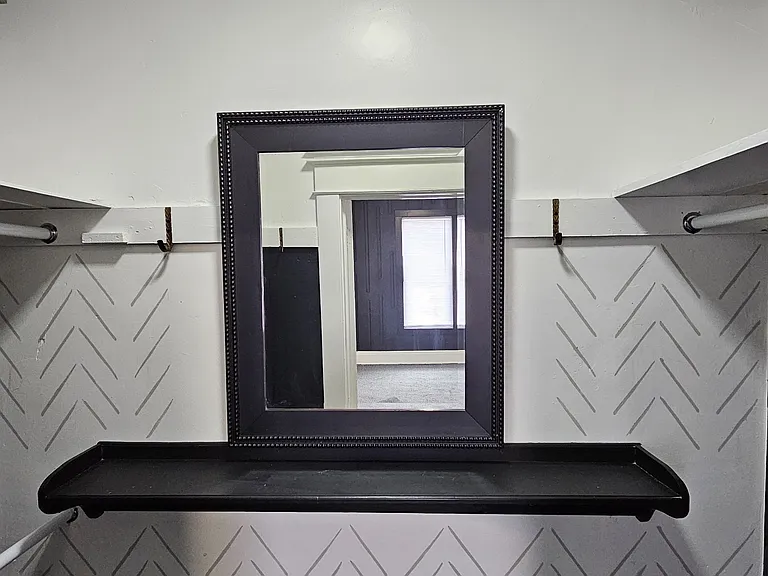 Walk-in closet 01