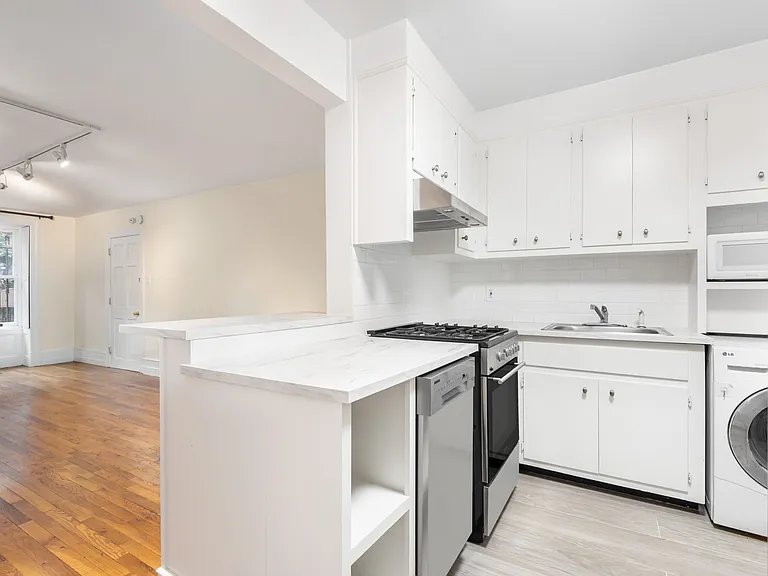 32 Remsen St #1F — Photo 2