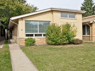 2818 W Morse Ave, Chicago, IL 60645