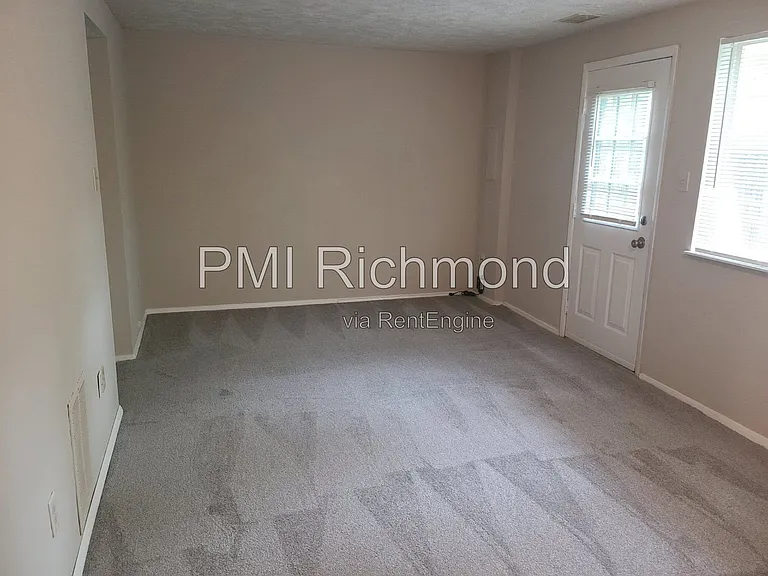 9623 Greenmeadow Cir — Photo 8