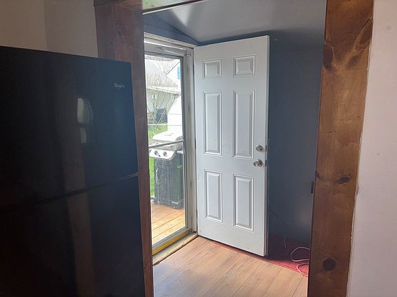 3rd image of 425 Central Ave