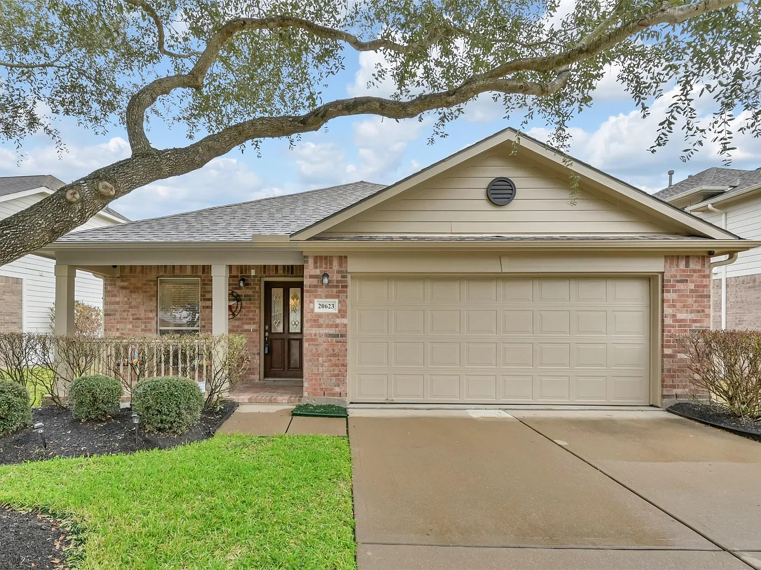 3 bed, 2.0 bath, 1524 sqft, $2,000 — Photo 1