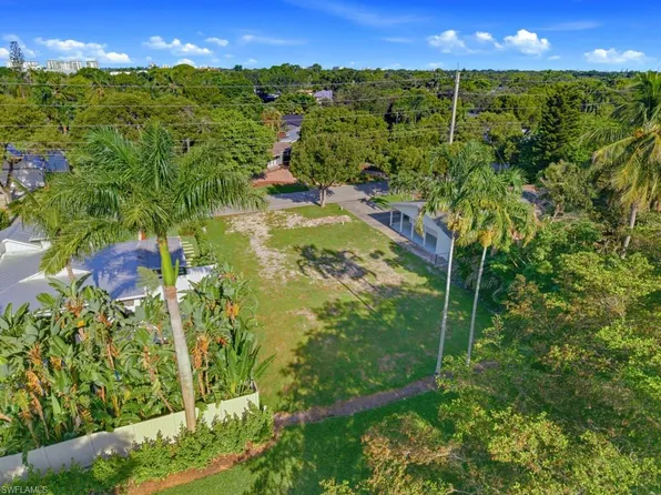 916 13th ST N, NAPLES, FL 34102