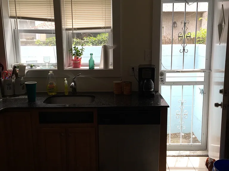 1236 Peters St — Photo 3