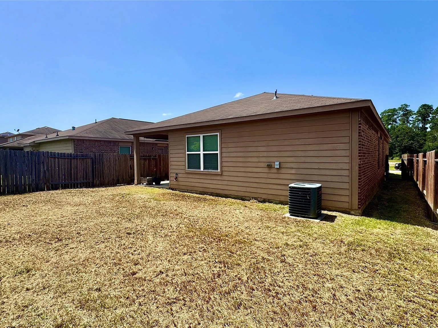 3 bed, 2.0 bath, 1556 sqft, $1,950 — Photo 3