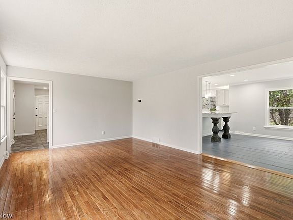 5th image of 953 Bell Rd