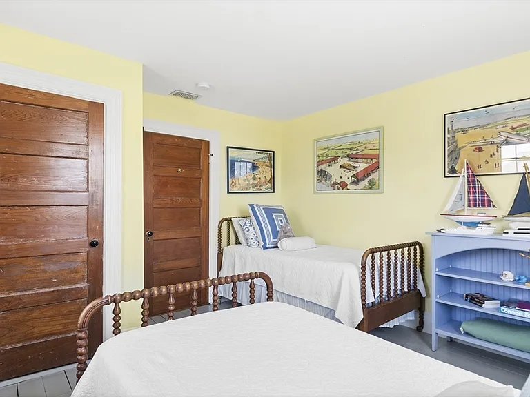 21 McKinley Ave — Photo 16