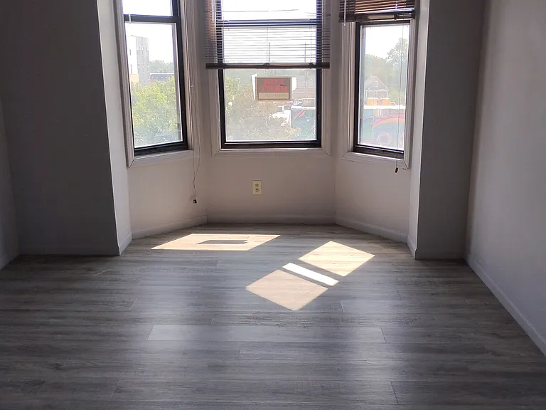 2401 N St — Photo 3