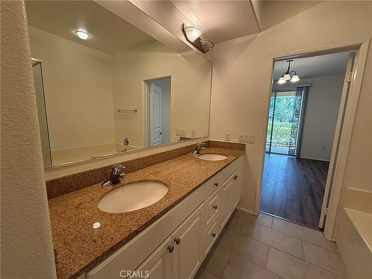 2250 Watermarke Pl — Photo 24