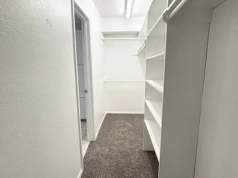 429 S 4th St — Photo 15