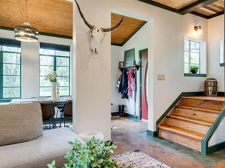 112 Boulder Ln — Photo 37