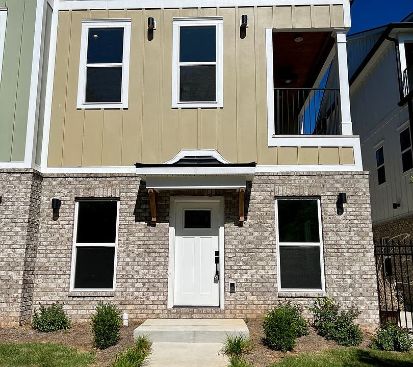 1st image of 904 N Maple St