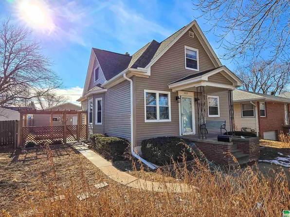 3222 Garretson Ave, Sioux City, IA 51106