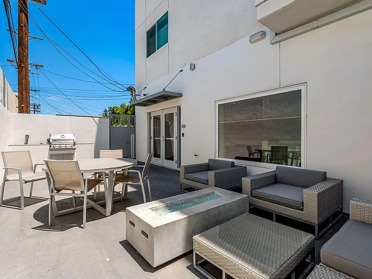 22769 Del Valle St #301 — Photo 6