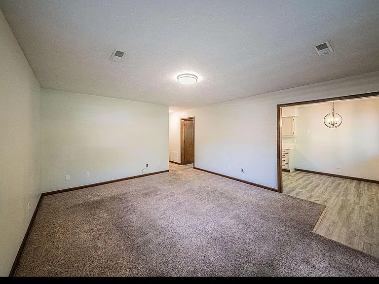 830 Sanders Ave — Photo 4