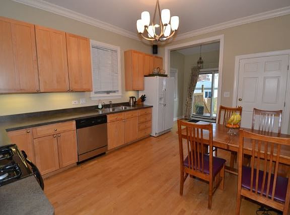 3rd image of 3444 N Hoyne Ave #1