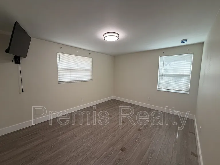 2028 N Betty Ln — Photo 8