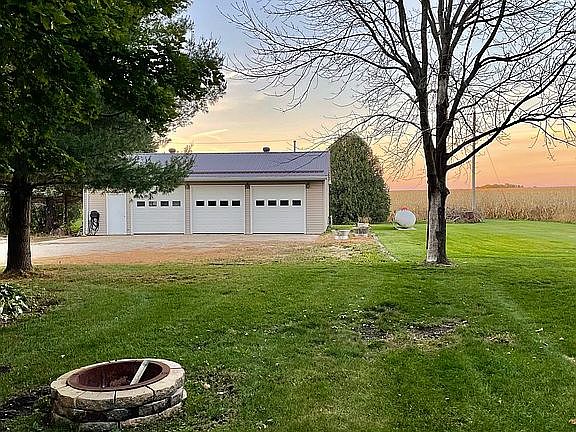 4th image of 2696 Roanoke Ave