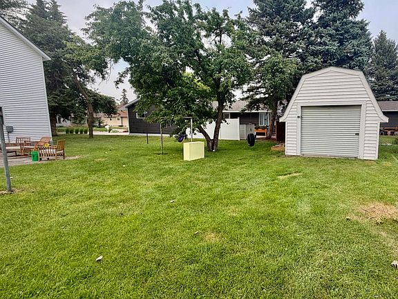 3rd image of 412 W 1st St