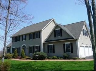 12 Valley View Dr, Wilbraham, MA 01095