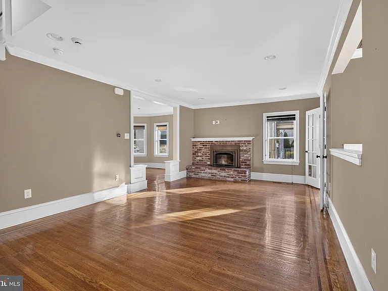 21 E Redman Ave — Photo 14